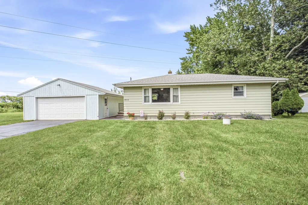 2015 Gaines Drive Benton Charter Township MI 49022