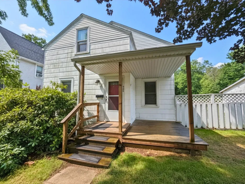 928 Phoenix Street South Haven City MI 49090
