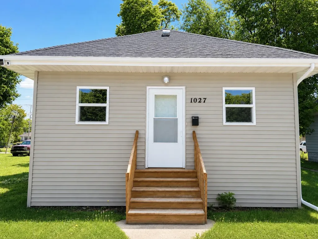 1027 Broadway Benton Harbor City MI 49022
