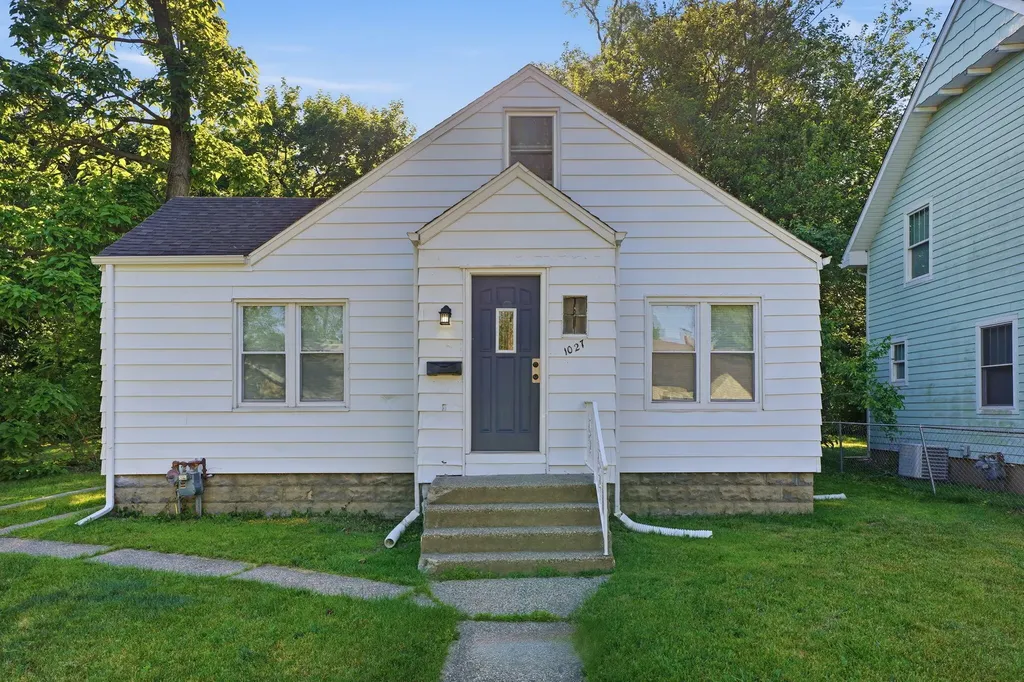 1027 Monroe Street Benton Harbor City MI 49022