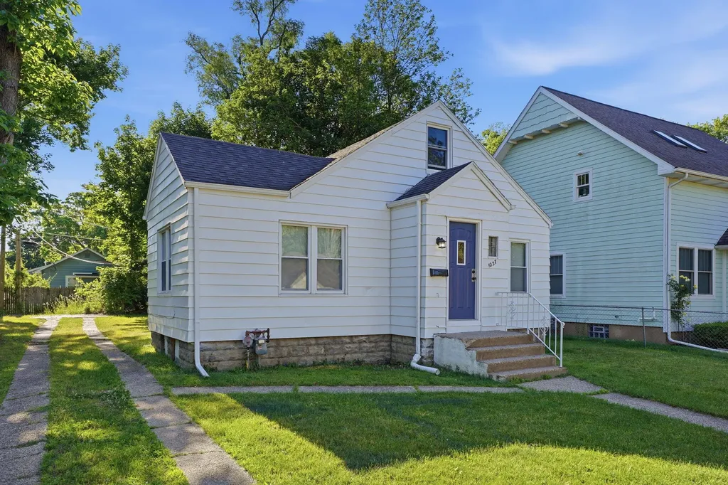 1027 Monroe Street Benton Harbor City MI 49022
