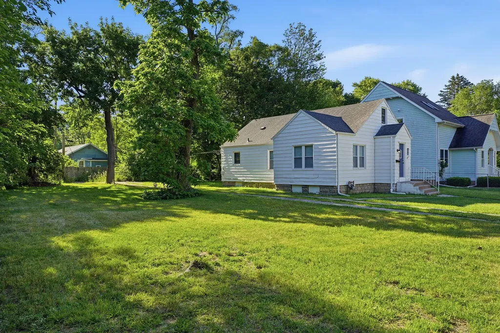1027 Monroe Street Benton Harbor City MI 49022