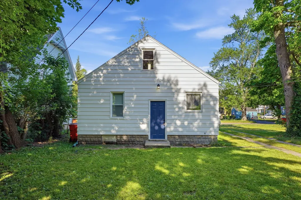 1027 Monroe Street Benton Harbor City MI 49022