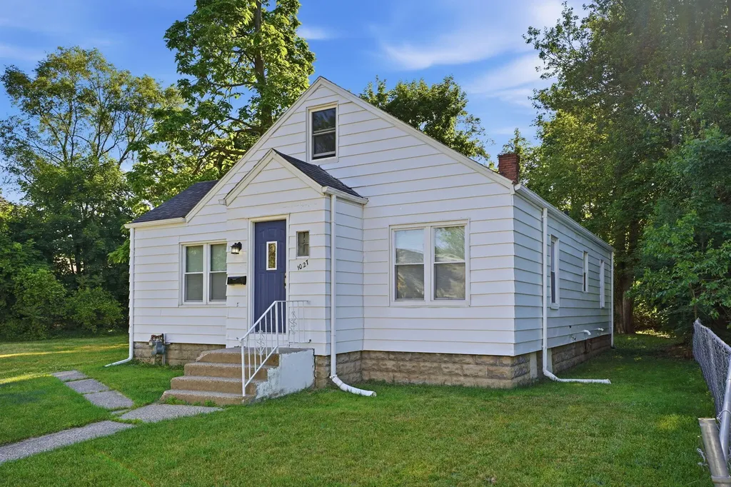 1027 Monroe Street Benton Harbor City MI 49022