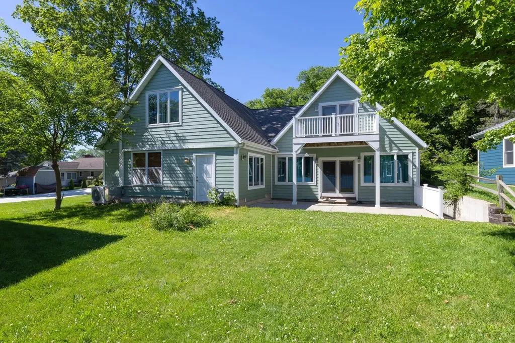 21129 Shore Acres Road Penn Township MI 49031