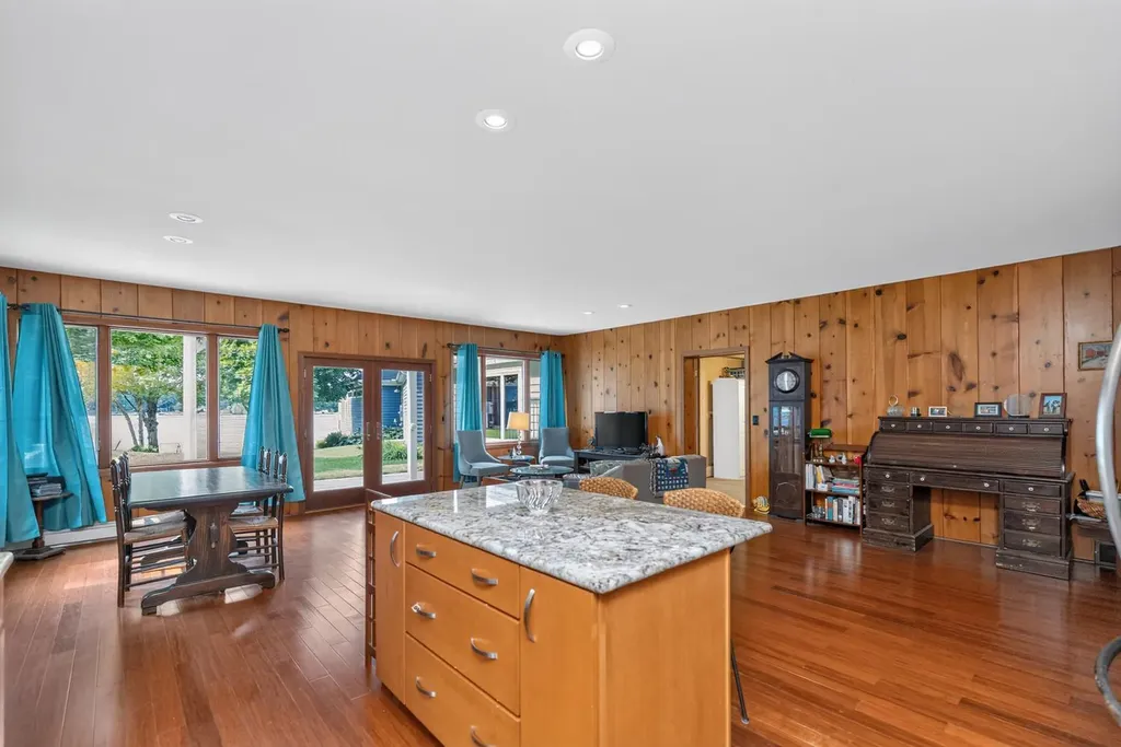 21129 Shore Acres Road Penn Township MI 49031