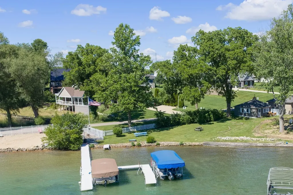21129 Shore Acres Road Penn Township MI 49031