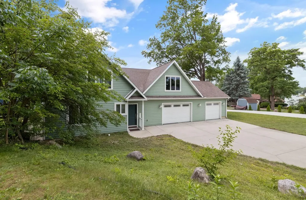 21129 Shore Acres Road Penn Township MI 49031