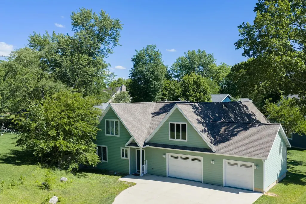 21129 Shore Acres Road Penn Township MI 49031