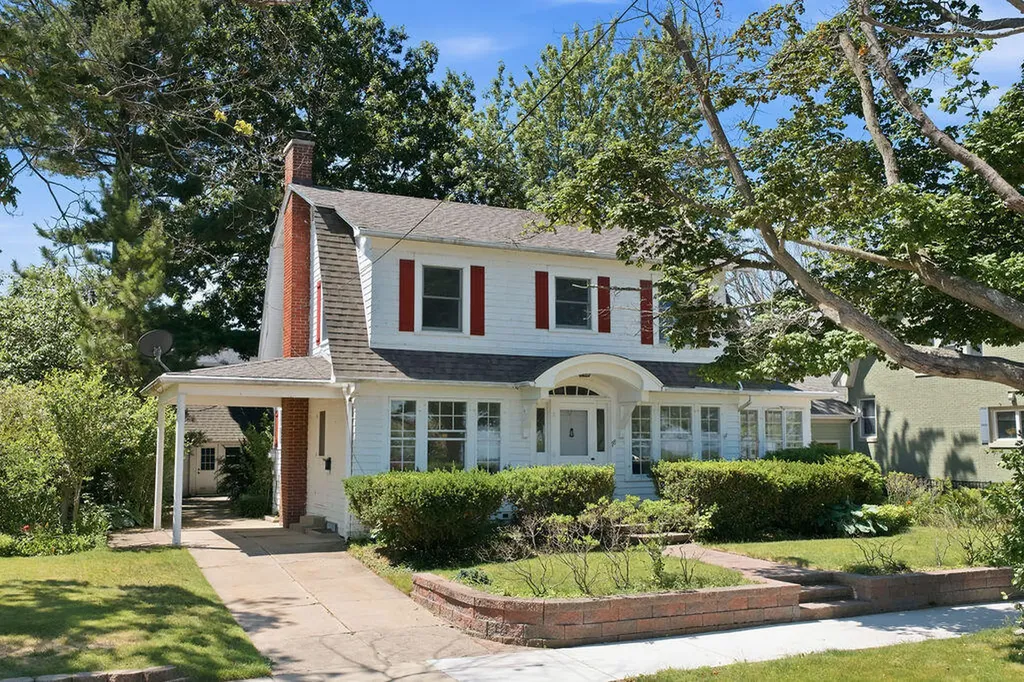 78 Van Buren Street South Haven City MI 49090