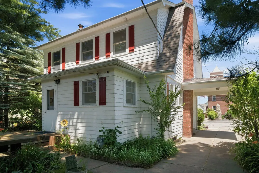 78 Van Buren Street South Haven City MI 49090