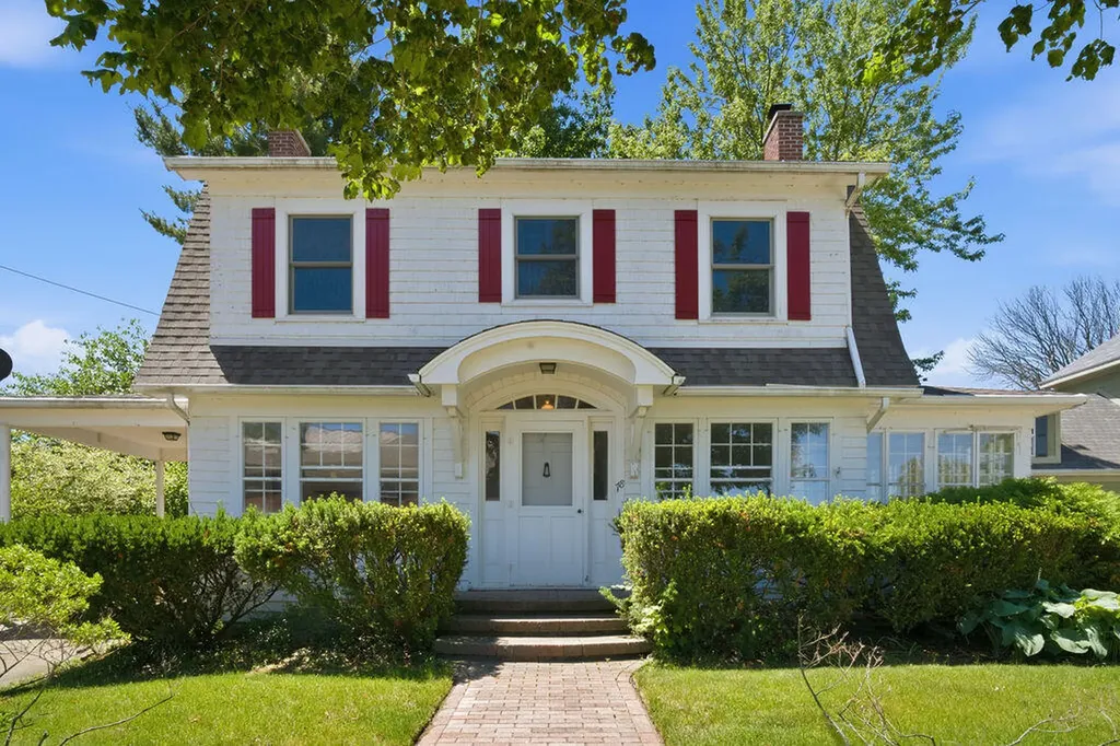 78 Van Buren Street South Haven City MI 49090