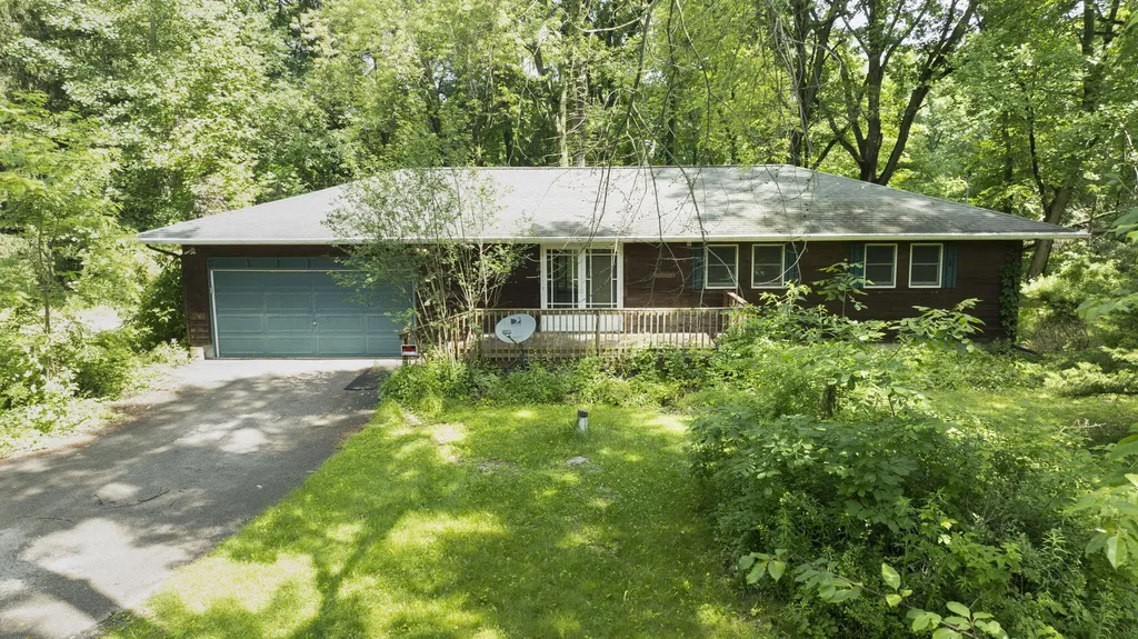 16053 Lakeside Road Chikaming Township MI 49129