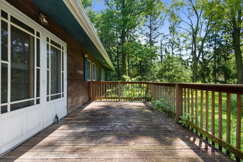 16053 Lakeside Road Chikaming Township MI 49129