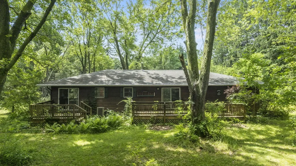 16053 Lakeside Road Chikaming Township MI 49129