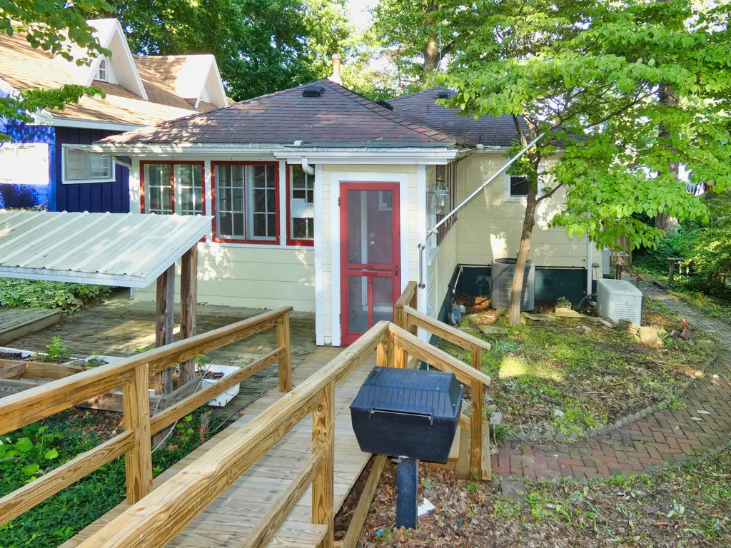 5511 Lakewood Street Coloma Charter Township MI 49038