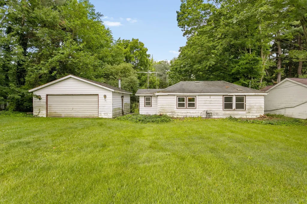 69408 Elkhart Road Ontwa Township MI 49112