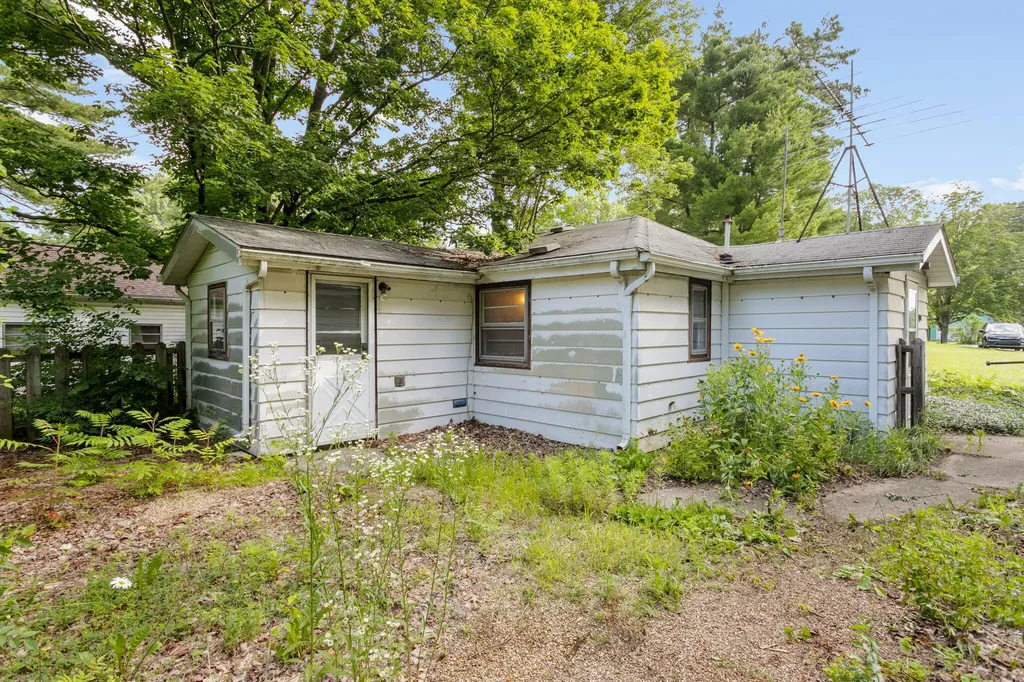 69408 Elkhart Road Ontwa Township MI 49112