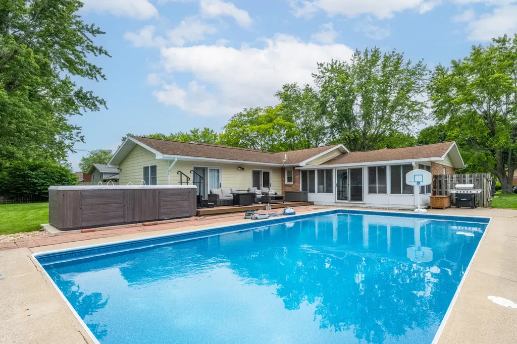 5985 Echo Ridge Lincoln Charter Township MI 49127