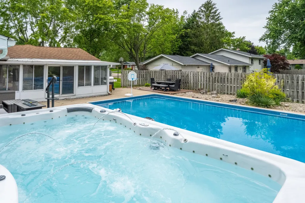 5985 Echo Ridge Lincoln Charter Township MI 49127