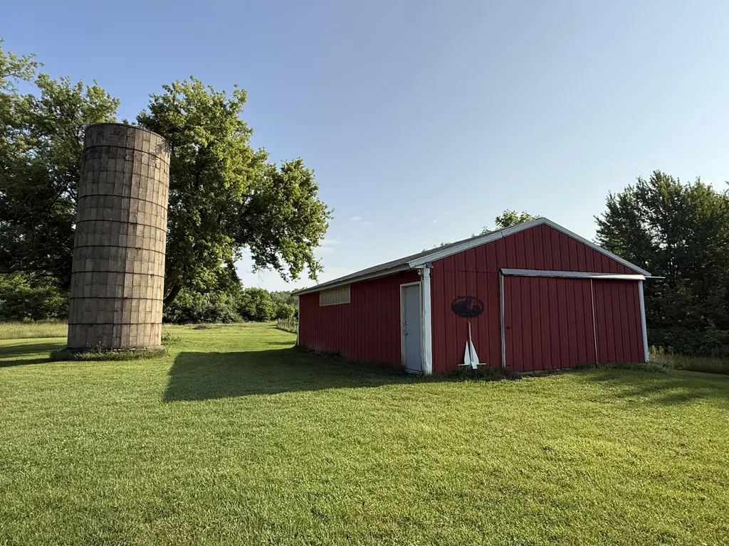 39444 6th Avenue Bloomingdale Township MI 49026