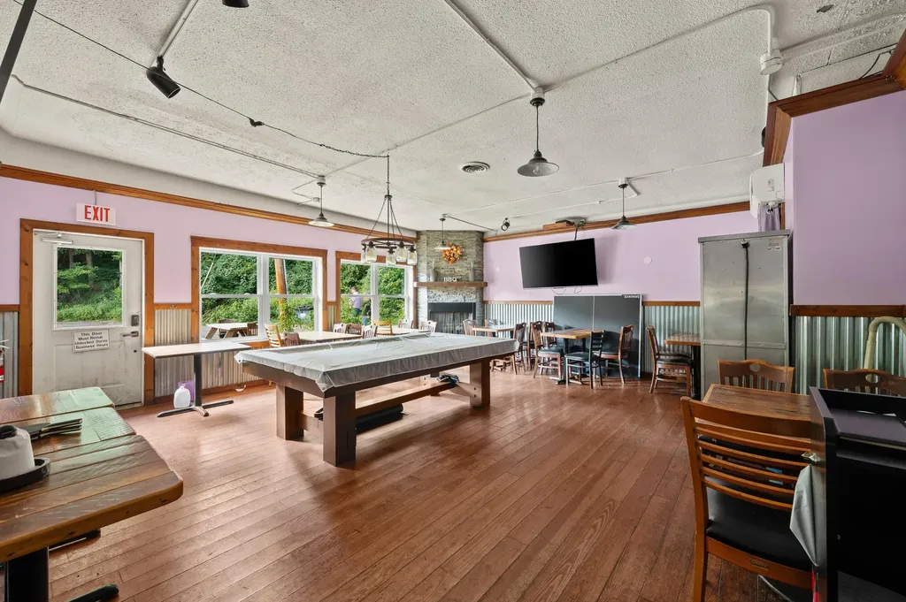15212 Red Bud Trail N Buchanan Township MI 49107