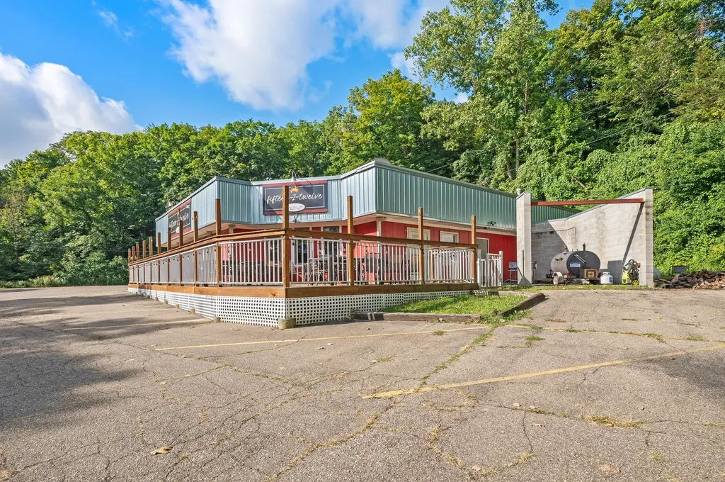 15212 Red Bud Trail N Buchanan Township MI 49107