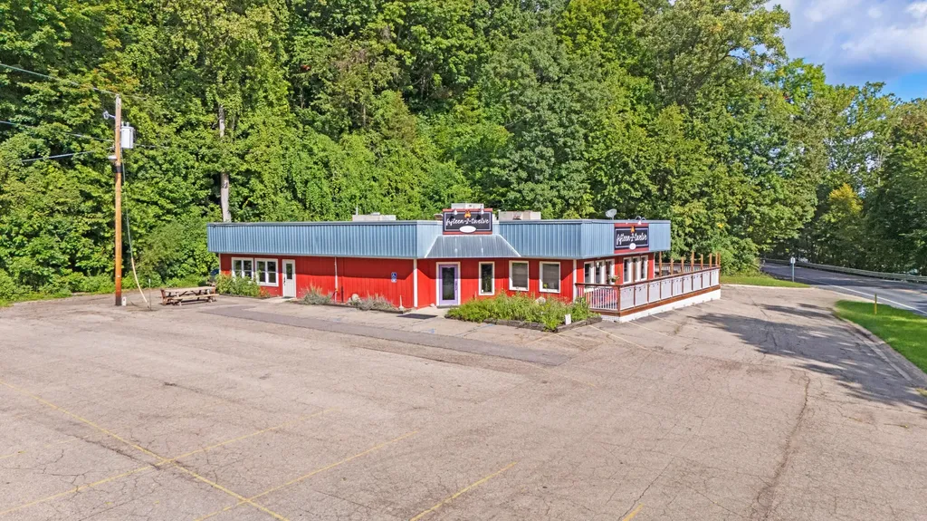 15212 Red Bud Trail N Buchanan Township MI 49107