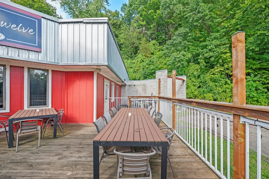 15212 Red Bud Trail N Buchanan Township MI 49107