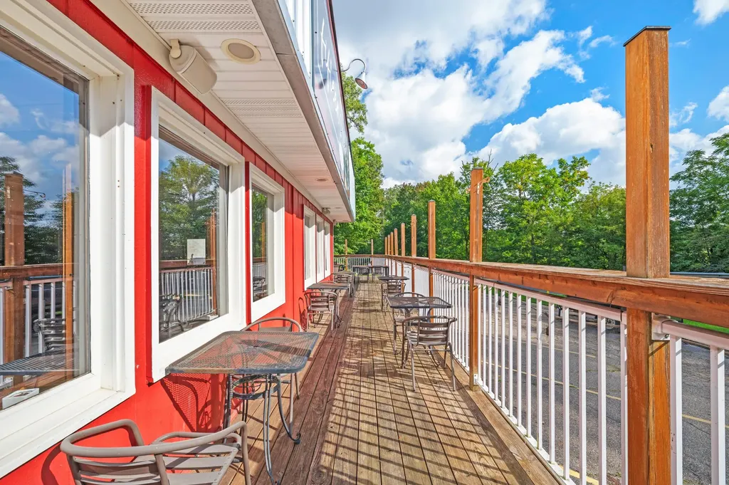 15212 Red Bud Trail N Buchanan Township MI 49107