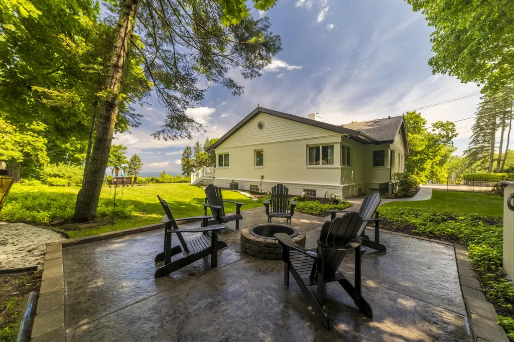 19300 Highland Drive New Buffalo Township MI 49117
