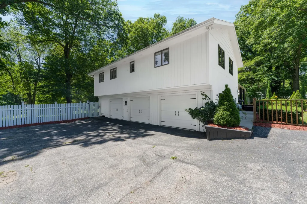 6834 Cherry Street Coloma Charter Township MI 49038