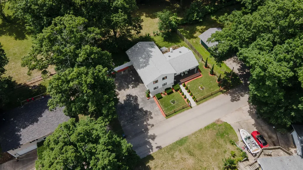 6834 Cherry Street Coloma Charter Township MI 49038