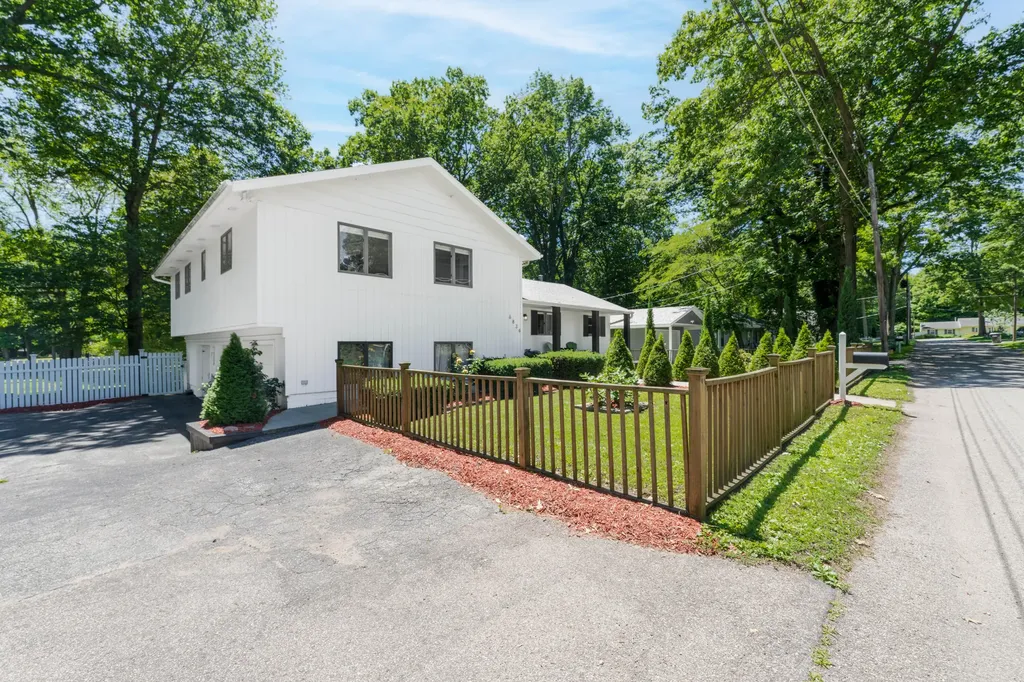 6834 Cherry Street Coloma Charter Township MI 49038