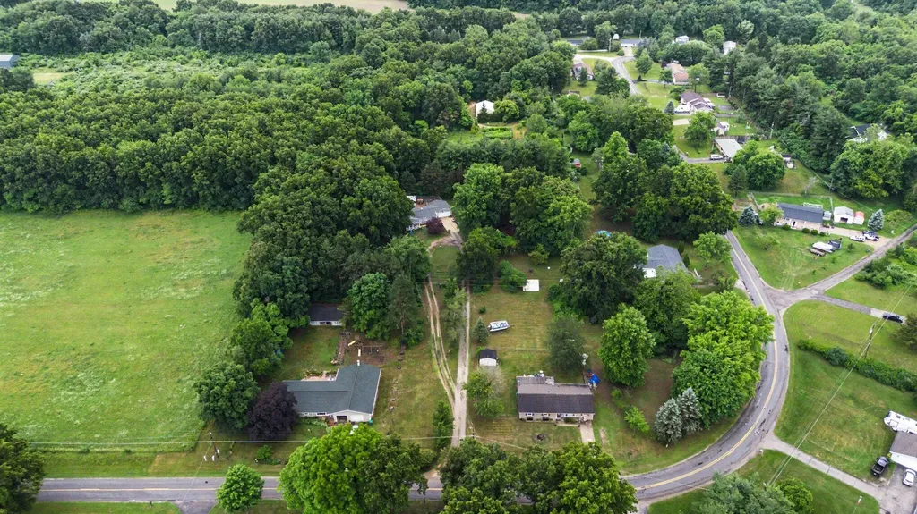 4448 E River Road Buchanan Township MI 49107