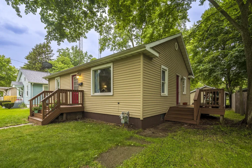 1148 Lavette Avenue Benton Harbor City MI 49022