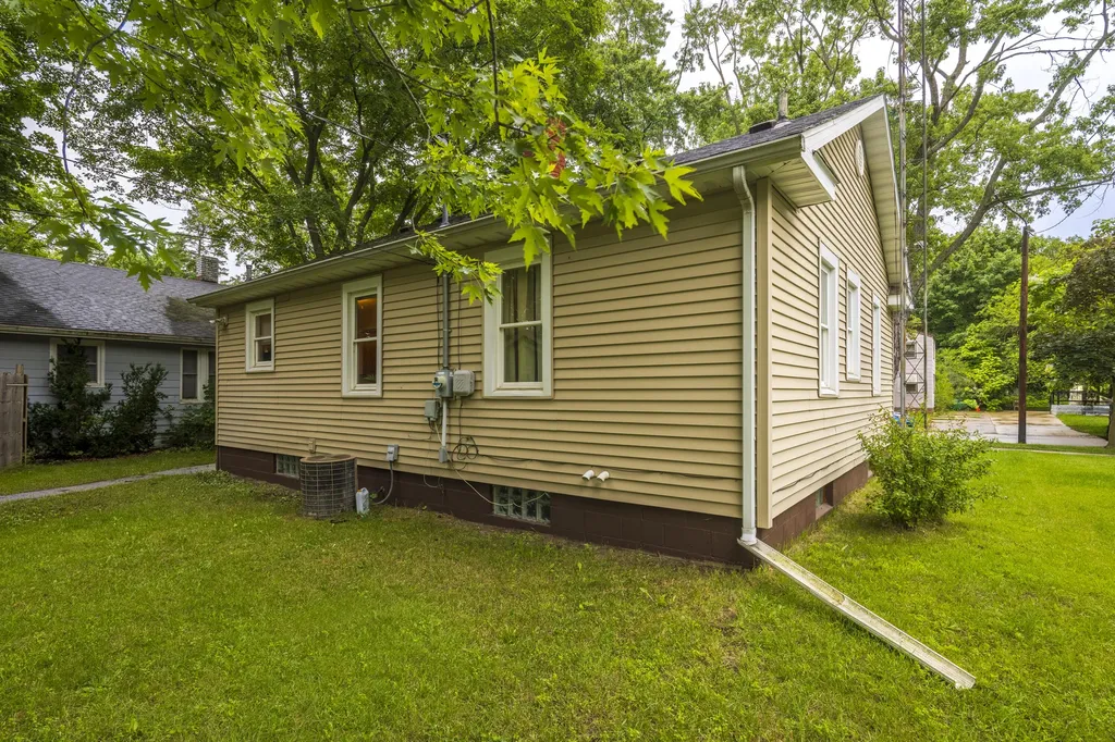 1148 Lavette Avenue Benton Harbor City MI 49022