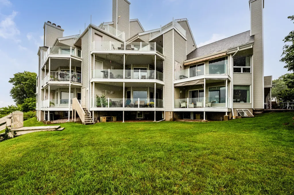 1810 Lakeshore Drive St. Joseph City MI 49085
