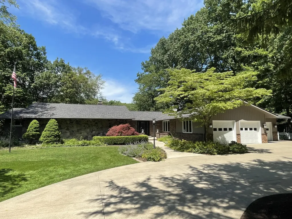 6697 Warren Woods Road Chikaming Township MI 49128