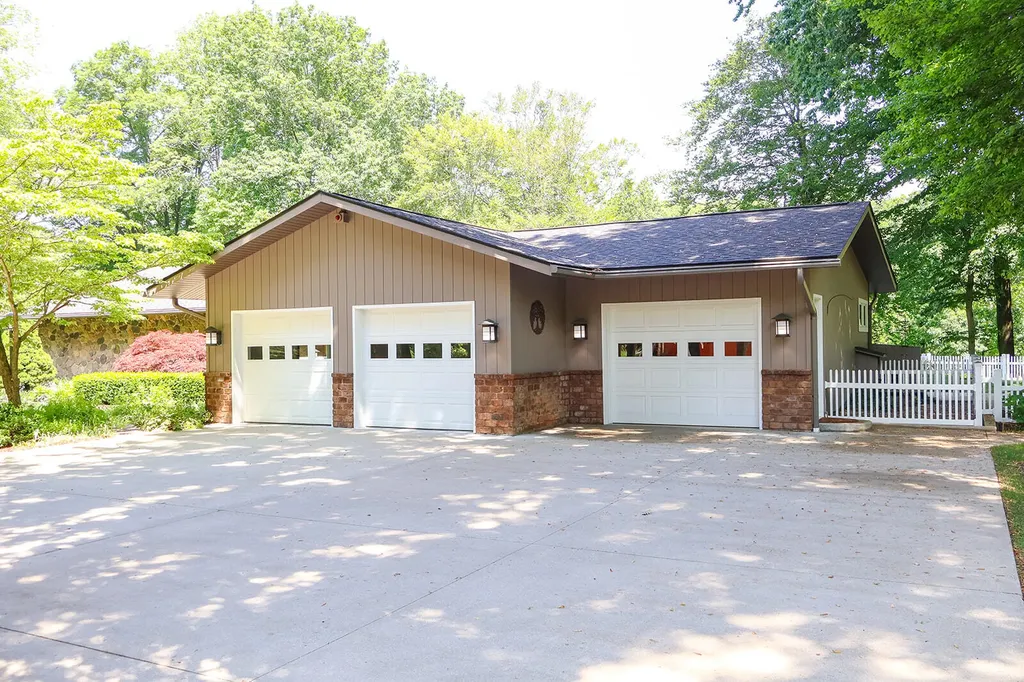6697 Warren Woods Road Chikaming Township MI 49128