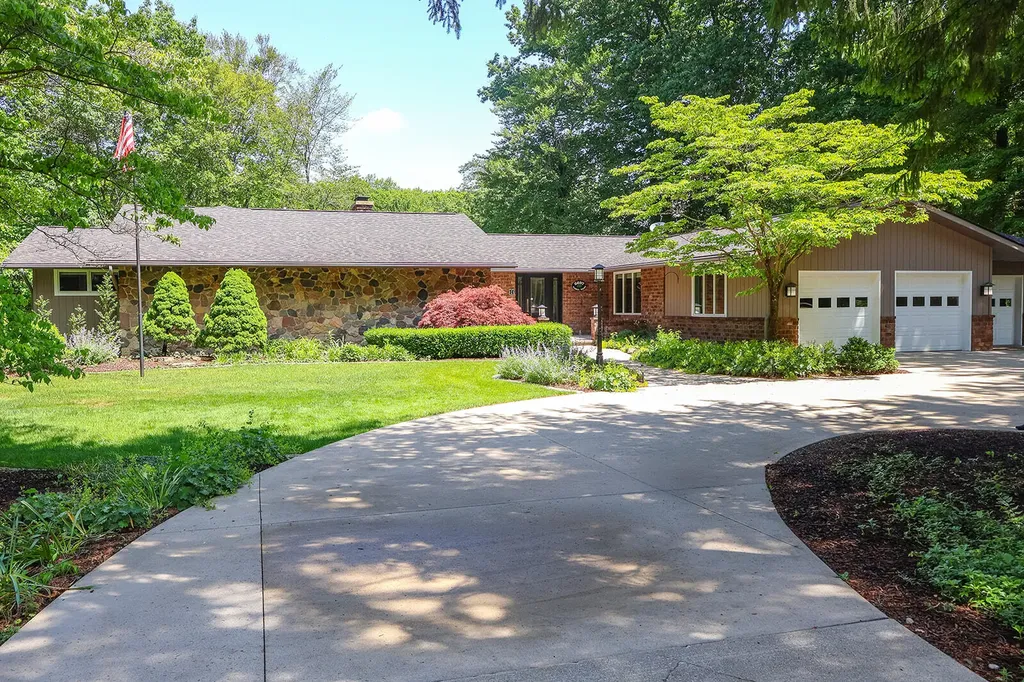 6697 Warren Woods Road Chikaming Township MI 49128