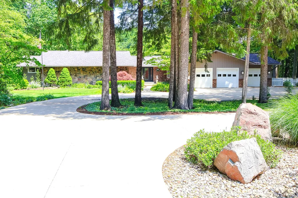 6697 Warren Woods Road Chikaming Township MI 49128