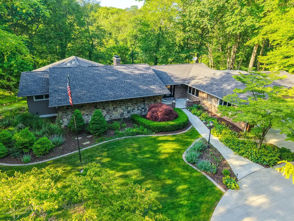 6697 Warren Woods Road Chikaming Township MI 49128