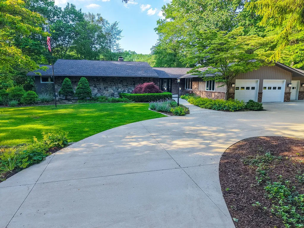 6697 Warren Woods Road Chikaming Township MI 49128