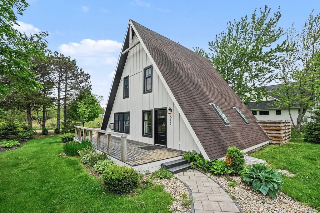540 East Drive Unknown City MI 49090