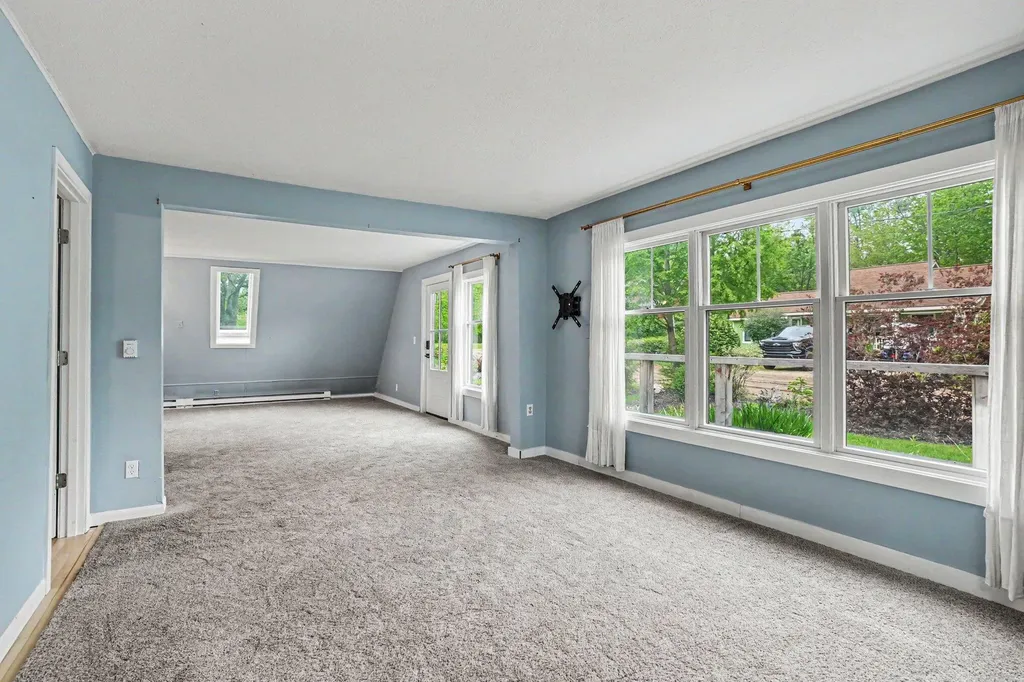 540 East Drive Unknown City MI 49090