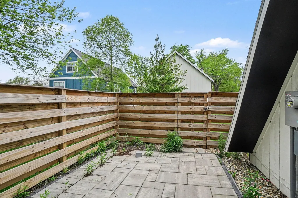 540 East Drive Unknown City MI 49090