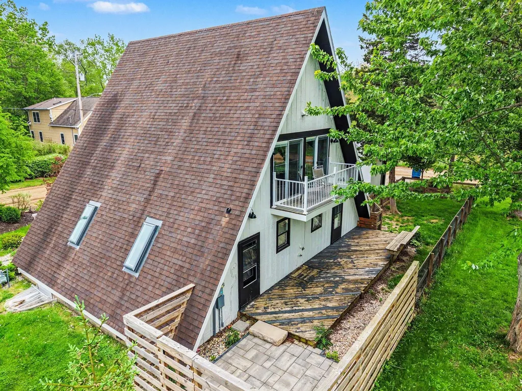 540 East Drive Unknown City MI 49090