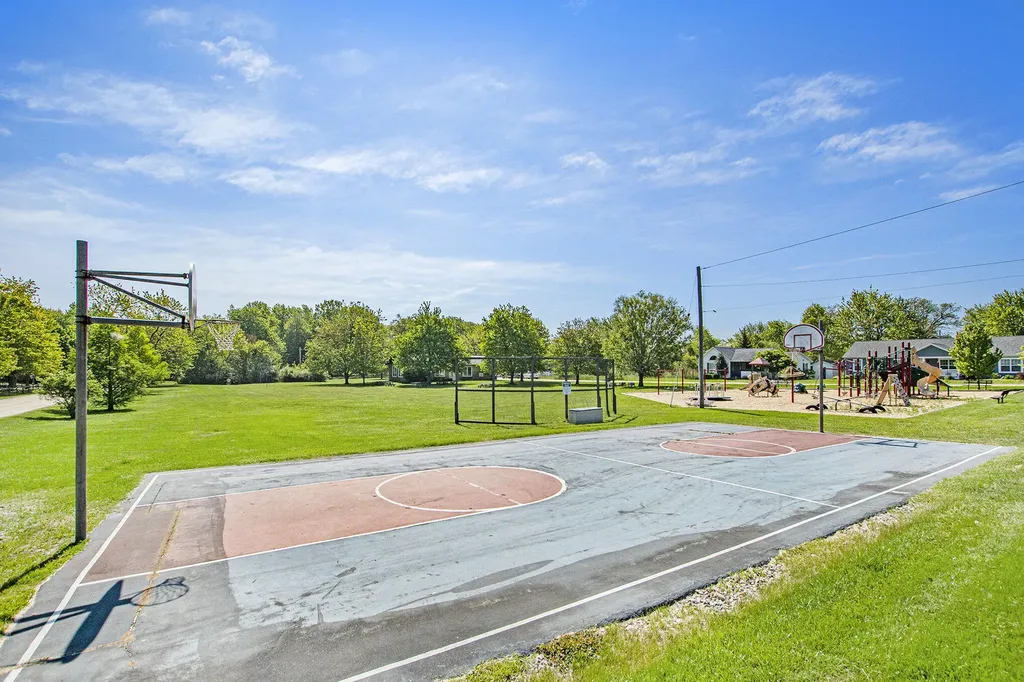 540 East Drive Unknown City MI 49090