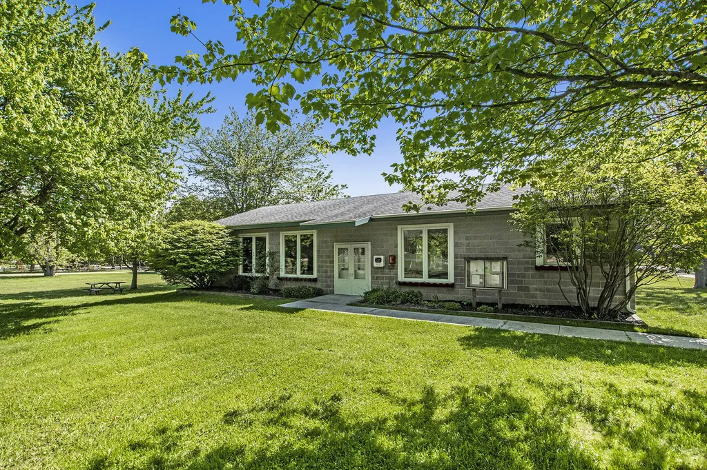 540 East Drive Unknown City MI 49090